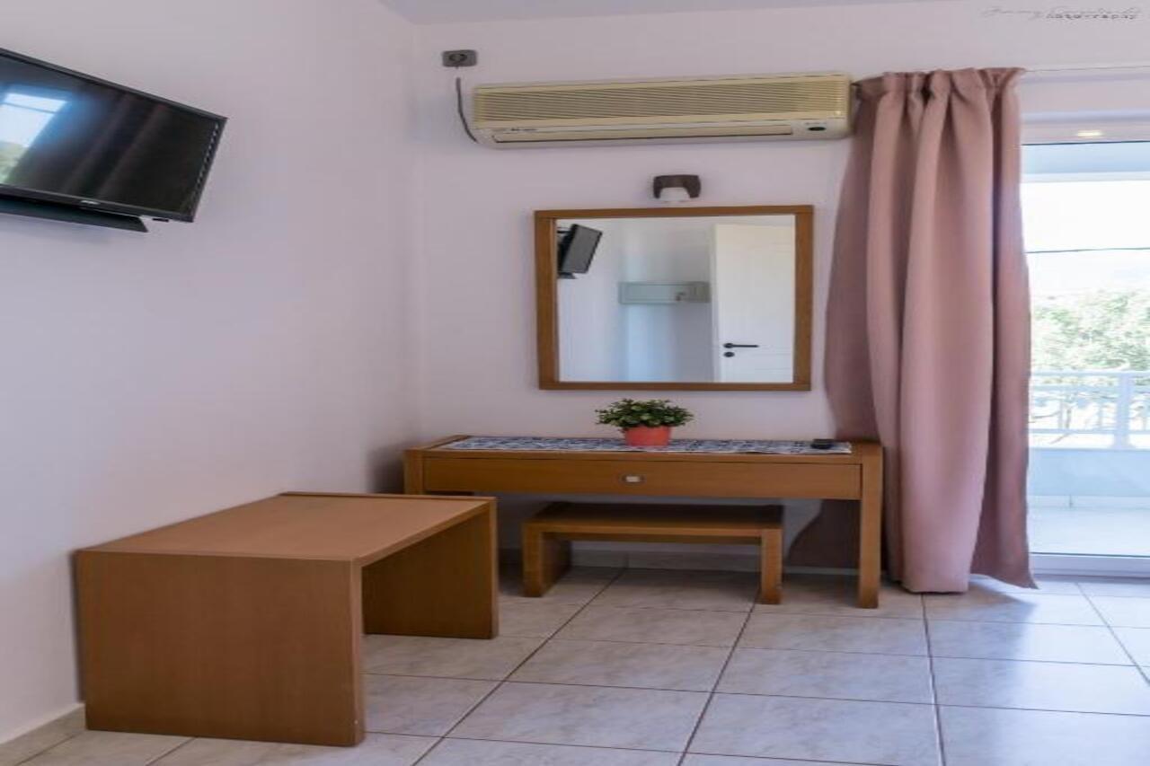 Sotirios Apartments Karpathos Bagian luar foto