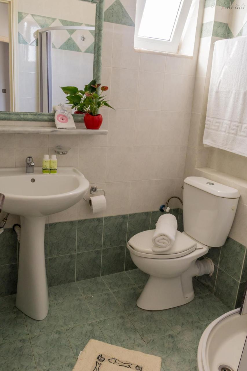 Sotirios Apartments Karpathos Bagian luar foto