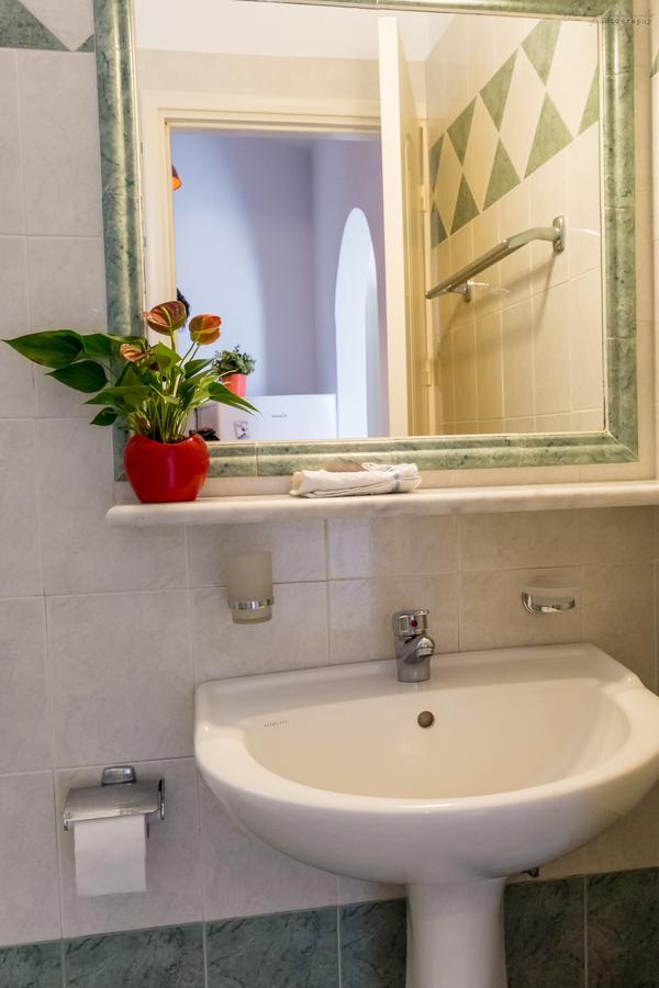 Sotirios Apartments Karpathos Bagian luar foto